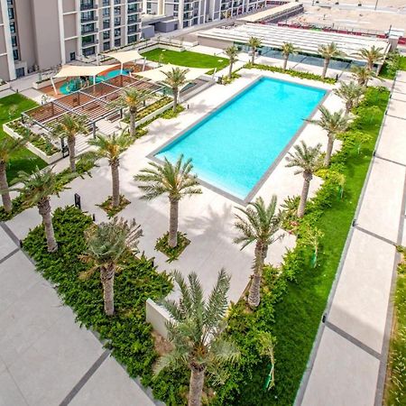 A Luxury Aprt 2 Bedrooms Balcony With Wonderful View Mall Access Hi Speed Wifi Beach Access & Much More For Family Only Samaheej Kültér fotó
