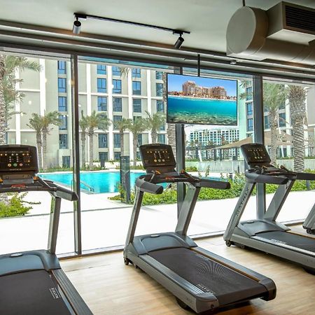 A Luxury Aprt 2 Bedrooms Balcony With Wonderful View Mall Access Hi Speed Wifi Beach Access & Much More For Family Only Samaheej Kültér fotó