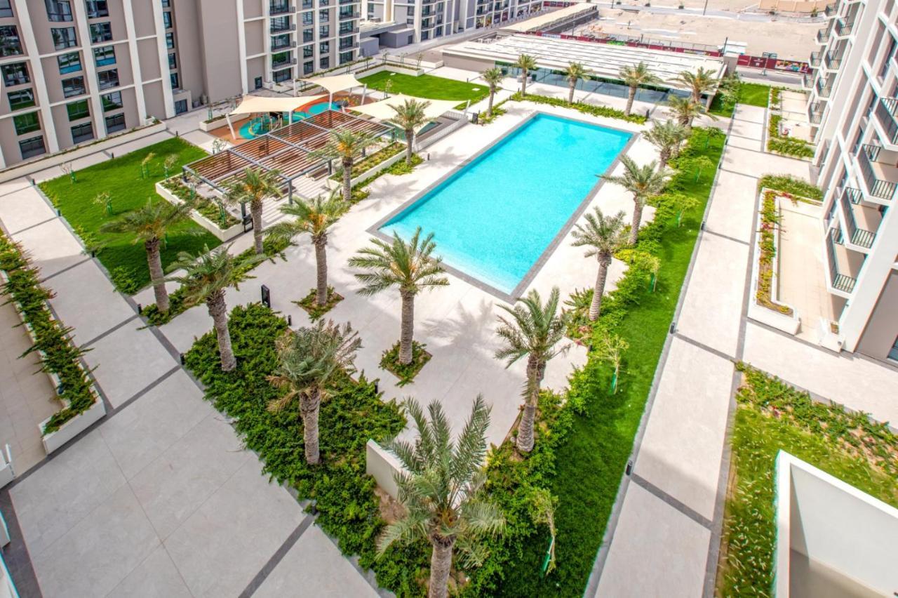 A Luxury Aprt 2 Bedrooms Balcony With Wonderful View Mall Access Hi Speed Wifi Beach Access & Much More For Family Only Samaheej Kültér fotó